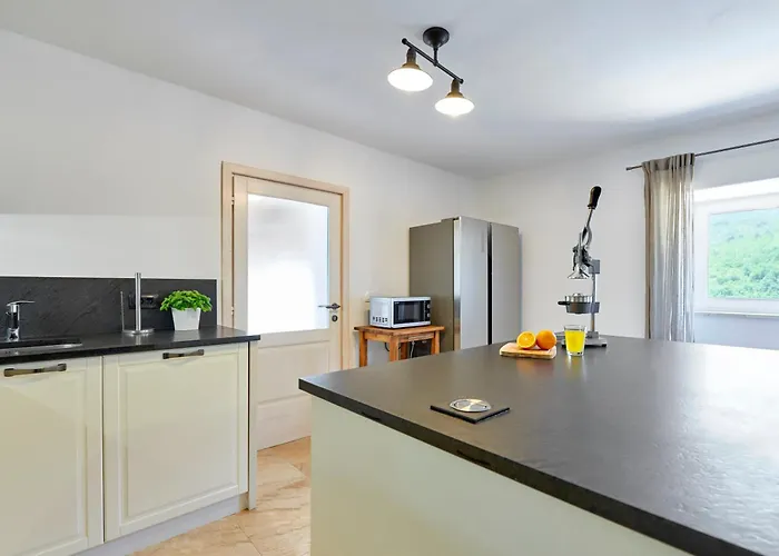 Eugenia By Briskva 布鲁赛吉